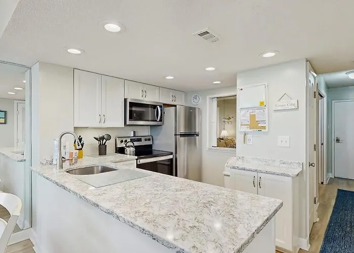 Sunny Coastal With Views Balcony Pools Gym Sauna & Ac Holiday home Ocean City