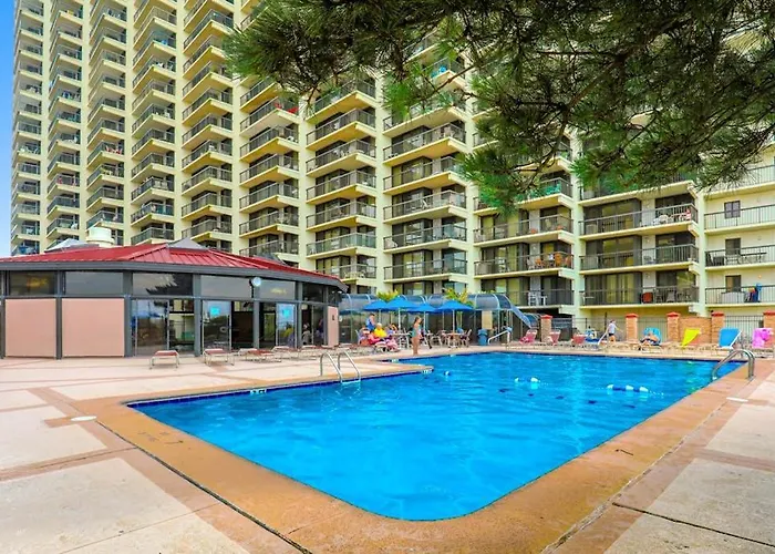 Sunny Coastal With Views Balcony Pools Gym Sauna & Ac Holiday home *