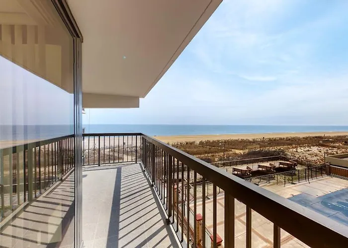 Holiday home Sunny Coastal With Views Balcony Pools Gym Sauna & Ac