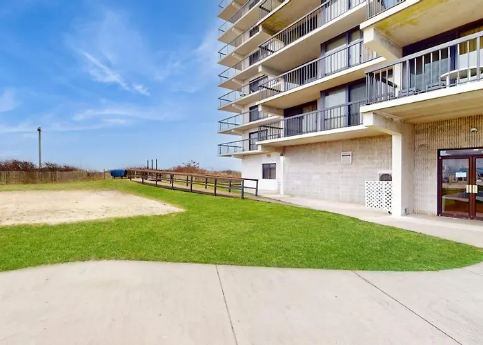 Holiday home Sunny Coastal With Views Balcony Pools Gym Sauna & Ac