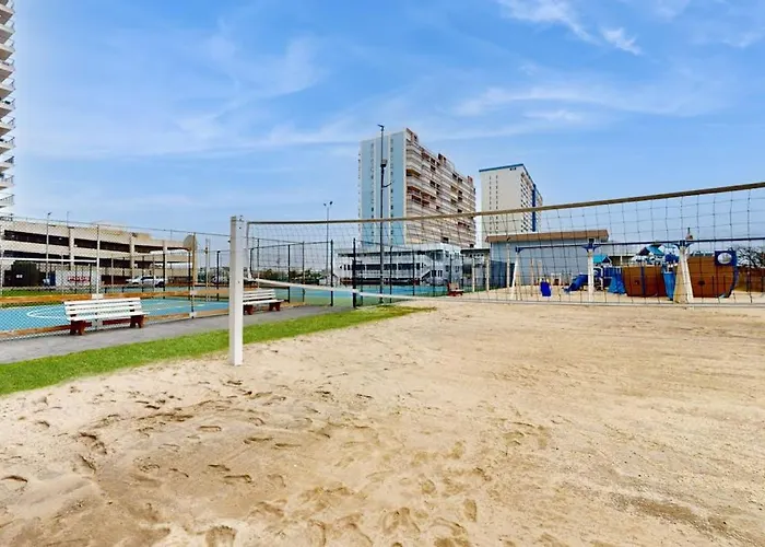 Holiday home Sunny Coastal With Views Balcony Pools Gym Sauna & Ac *