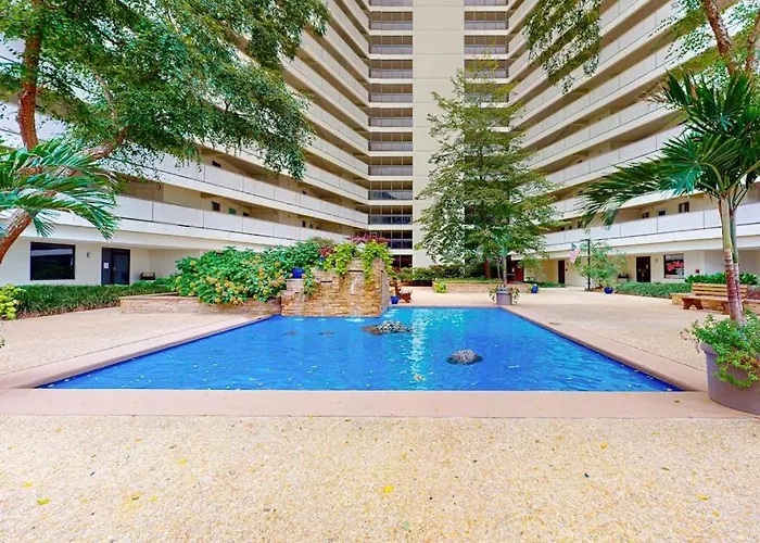 Sunny Coastal With Views Balcony Pools Gym Sauna & Ac Holiday home *