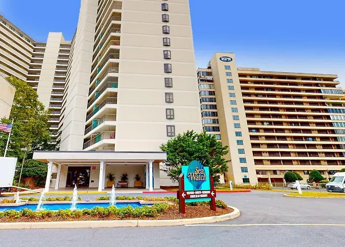 Sunny Coastal With Views Balcony Pools Gym Sauna & Ac Holiday home